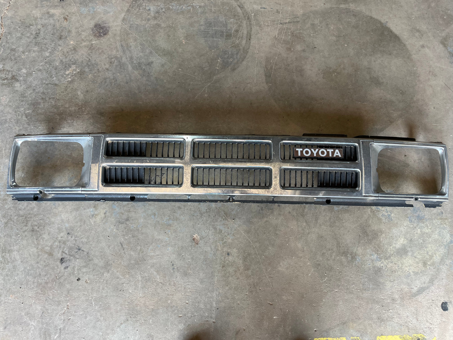 Used OEM Grille - Toyota 4Runner & Pickup - 1984-1986