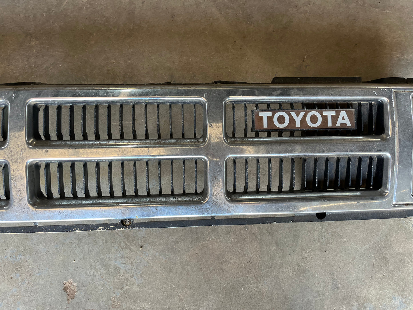 Used OEM Grille - Toyota 4Runner & Pickup - 1984-1986