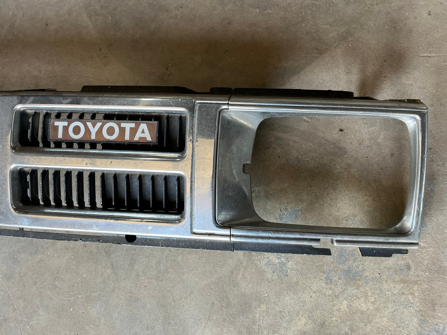 Used OEM Grille - Toyota 4Runner & Pickup - 1984-1986