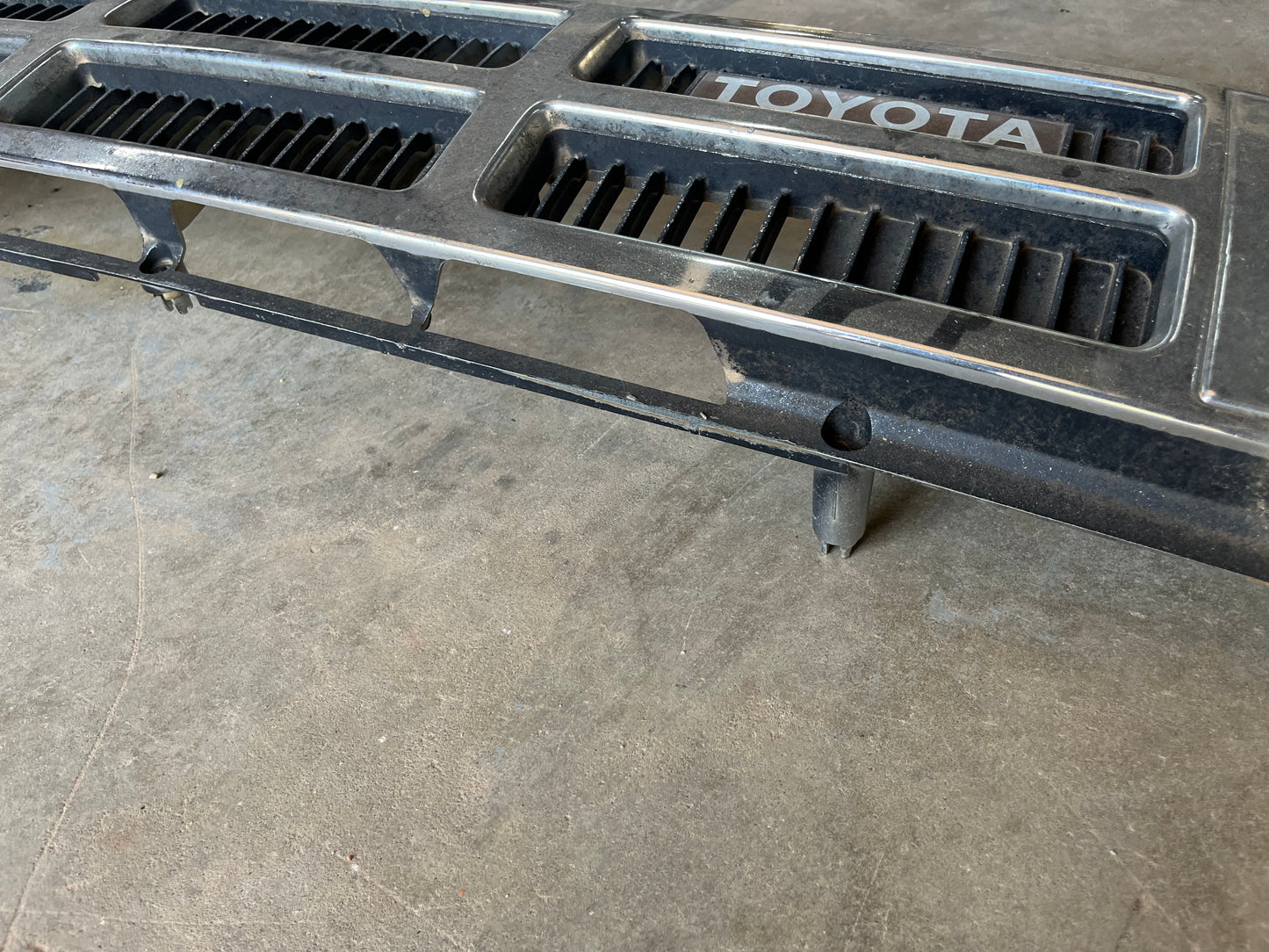 Used OEM Grille - Toyota 4Runner & Pickup - 1984-1986