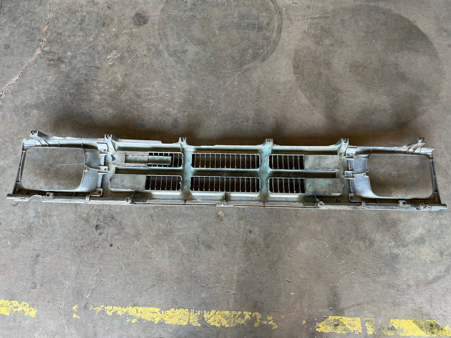 Used OEM Grille - Toyota 4Runner & Pickup - 1984-1986