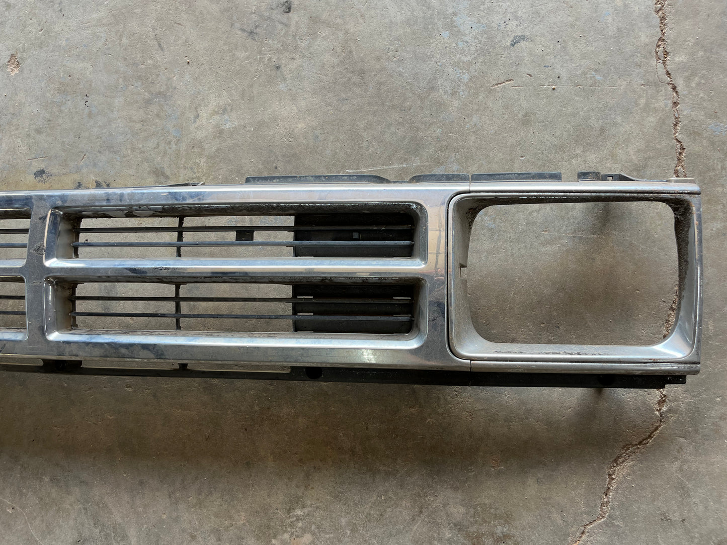 Used OEM Grille 22RE - Toyota 4Runner & Pickup - 1987-1989