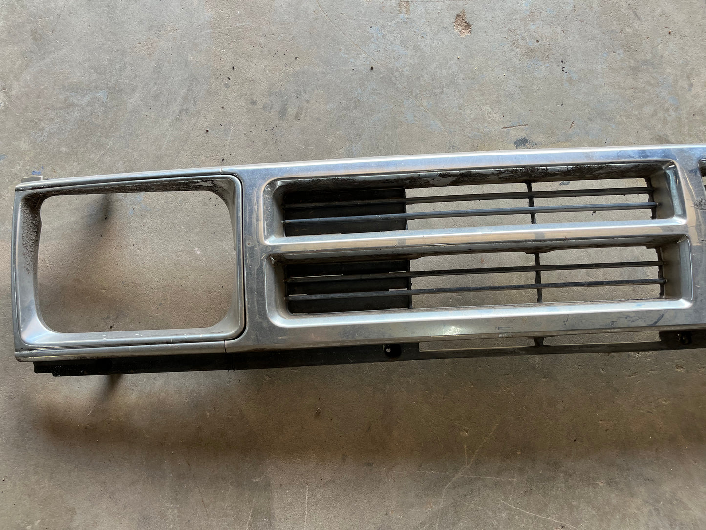 Used OEM Grille 22RE - Toyota 4Runner & Pickup - 1987-1989