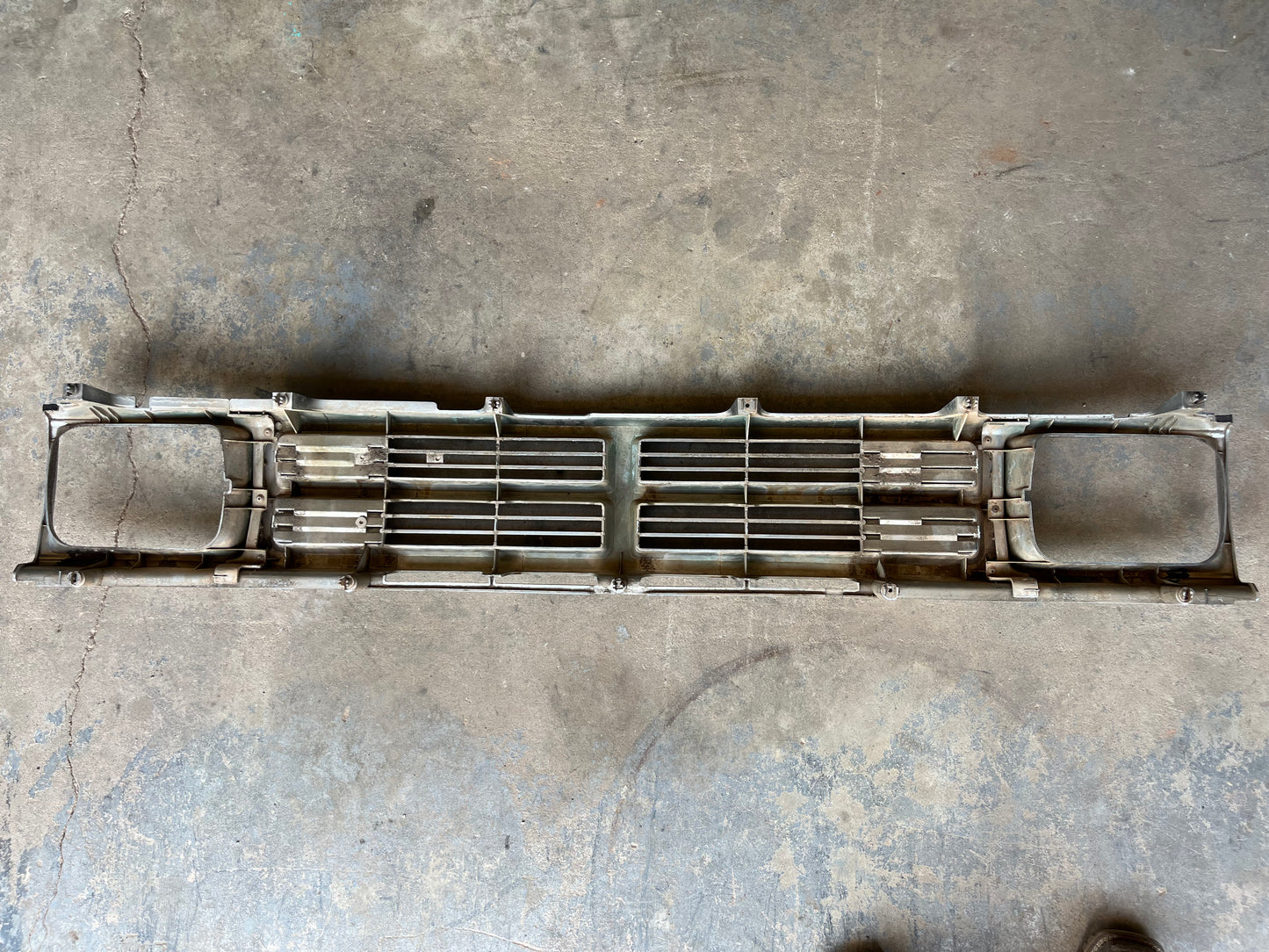 Used OEM Grille 22RE - Toyota 4Runner & Pickup - 1987-1989