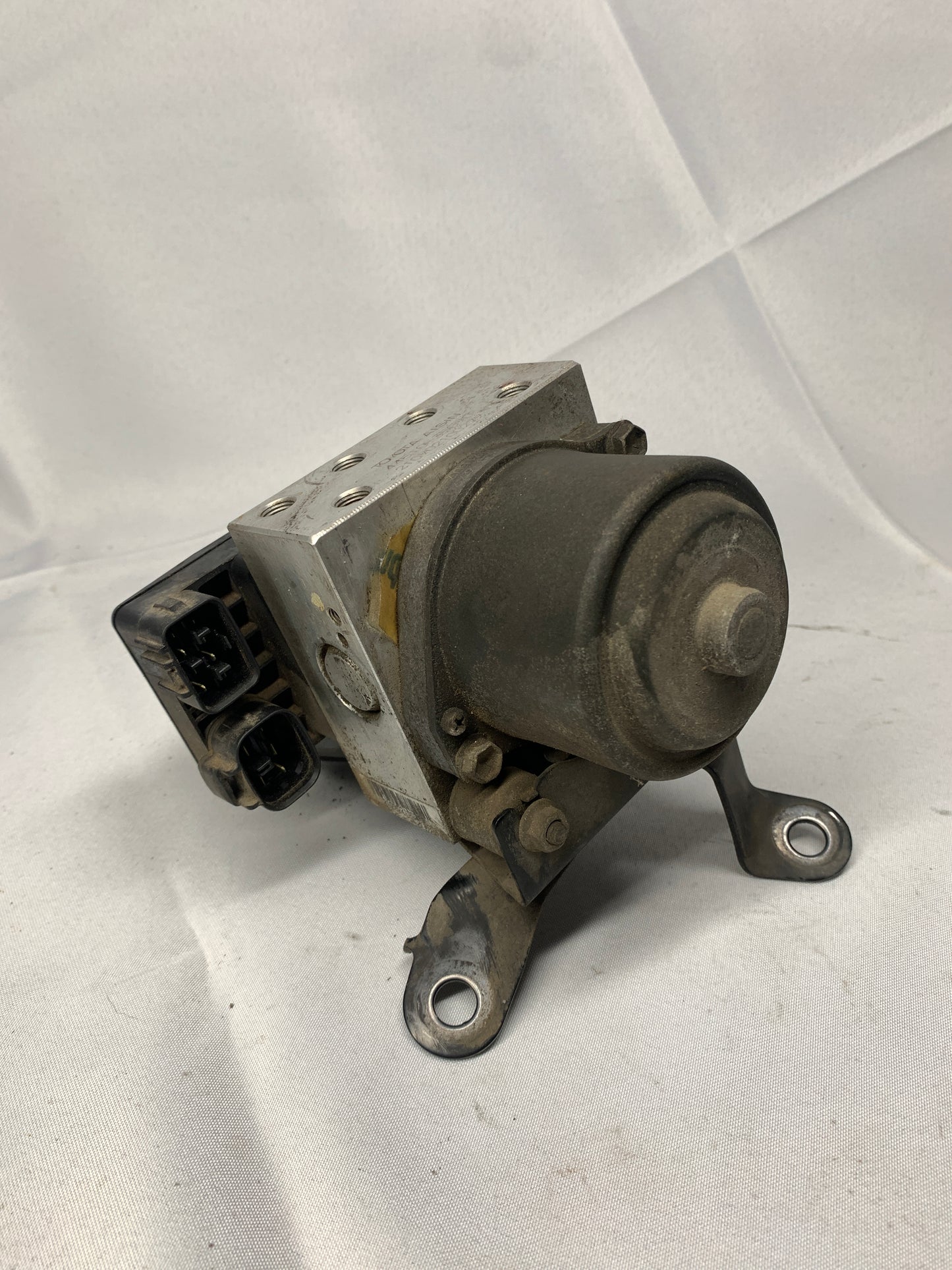 Used OEM ABS Pump - Toyota 4runner - 1996 - 2000