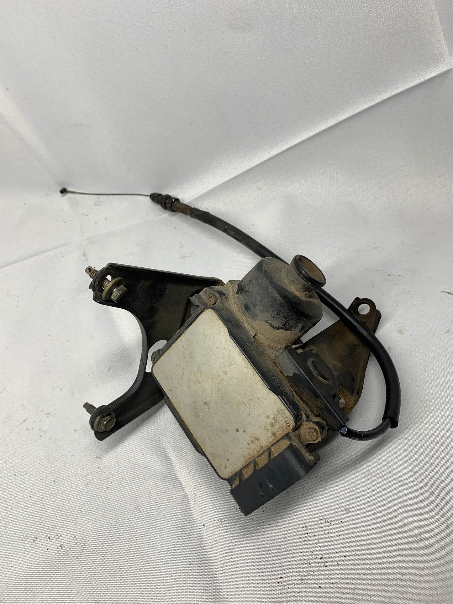 Used OEM Cruise Control Actuator - Toyota 4Runner - 1999 - 2000