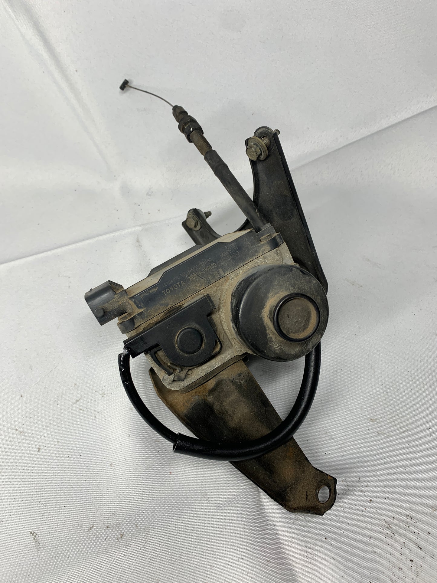 Used OEM Cruise Control Actuator - Toyota 4Runner - 1999 - 2000