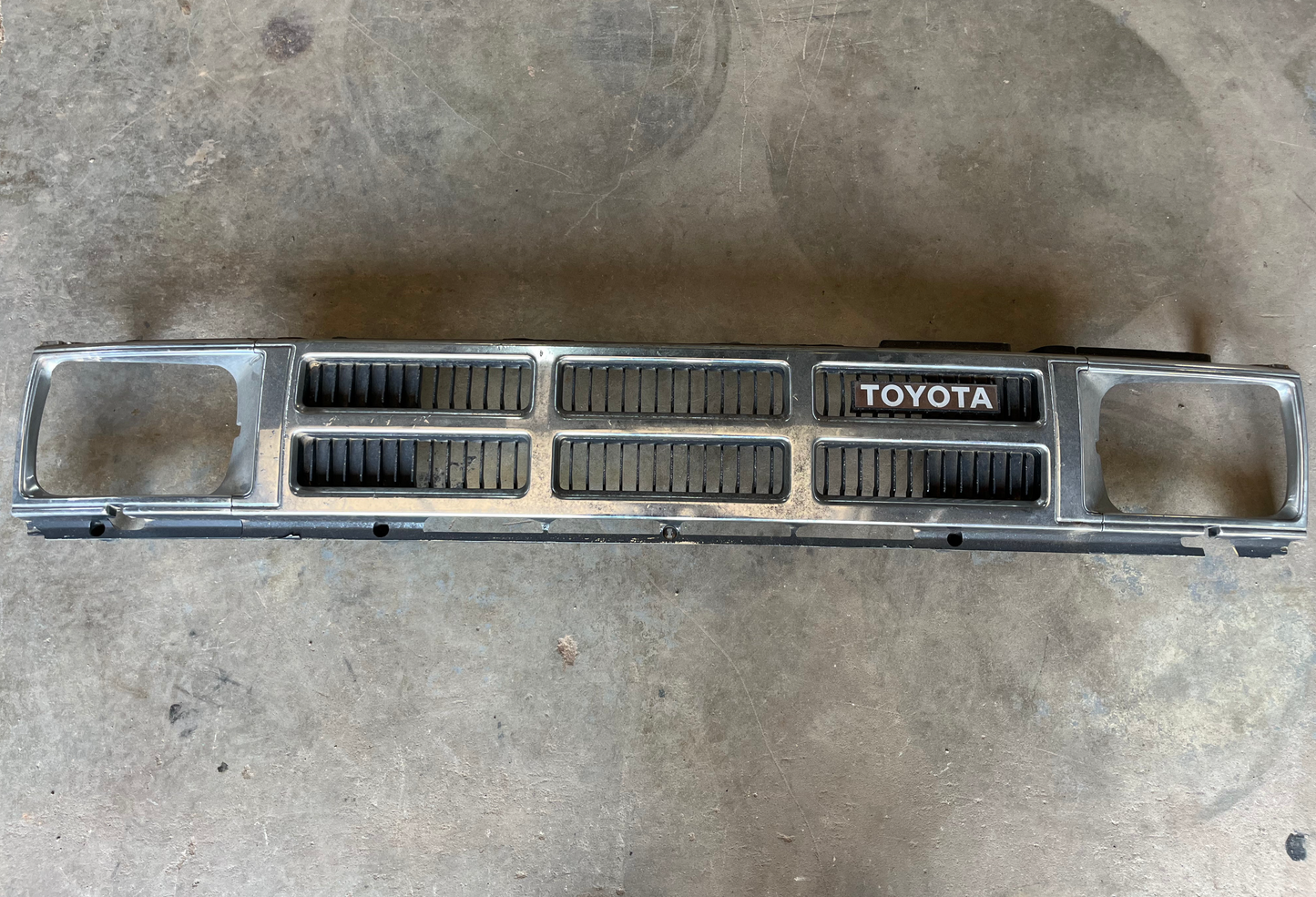 Used OEM Grille - Toyota 4Runner & Pickup - 1984-1986